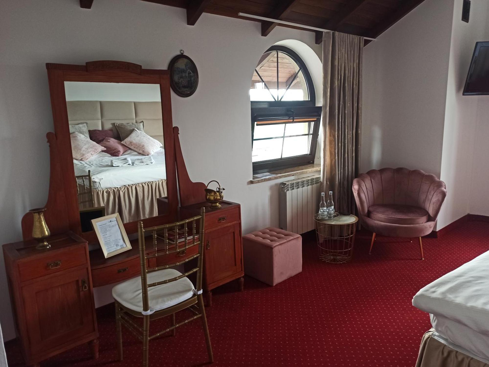 Hotel Restauracja Jas Wedrowniczek Rymanow Bagian luar foto