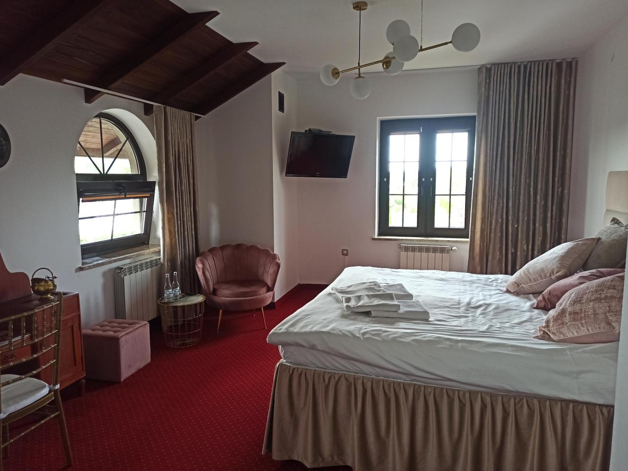 Hotel Restauracja Jas Wedrowniczek Rymanow Bagian luar foto
